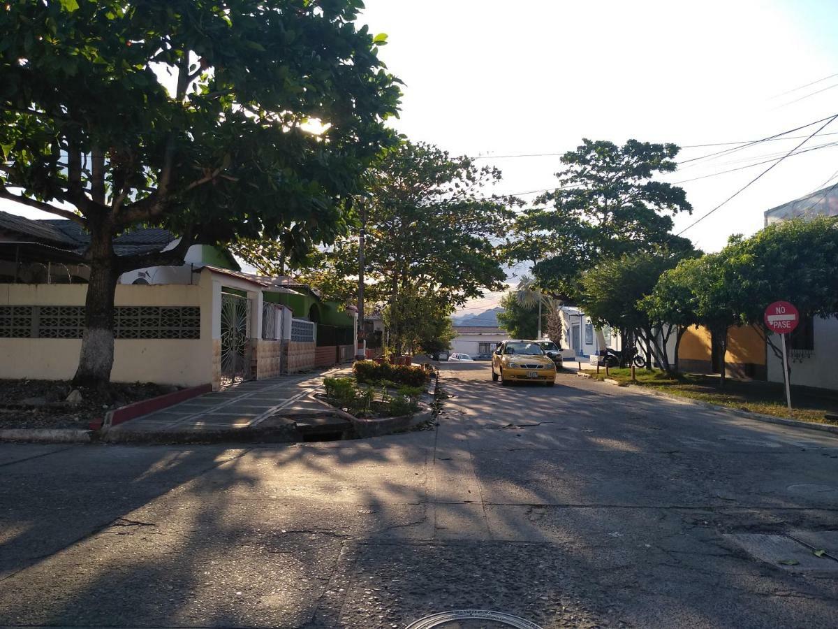 Habitacion Casa Las Aves Гонда Экстерьер фото