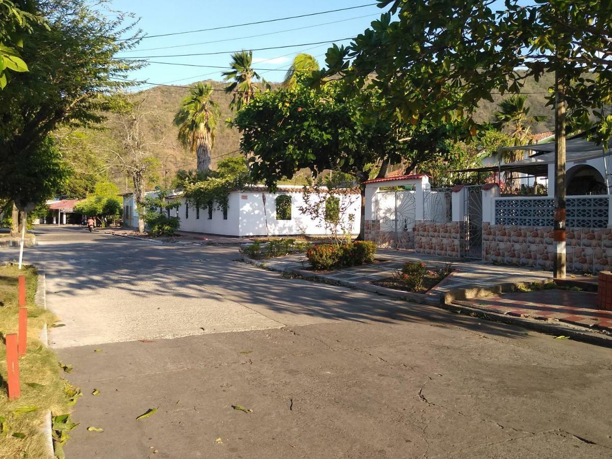 Habitacion Casa Las Aves Гонда Экстерьер фото